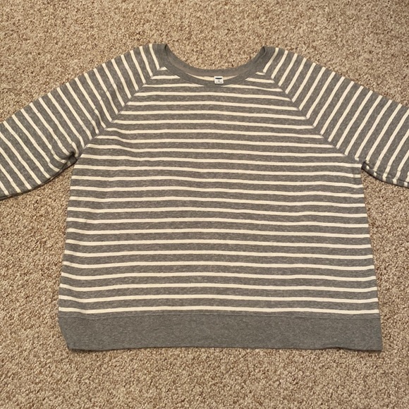 LAST CALL Women’s Gray Striped Crewneck Sweatshirt - Picture 1 of 6